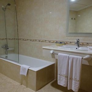 Habitación con 2 Camas Individuales